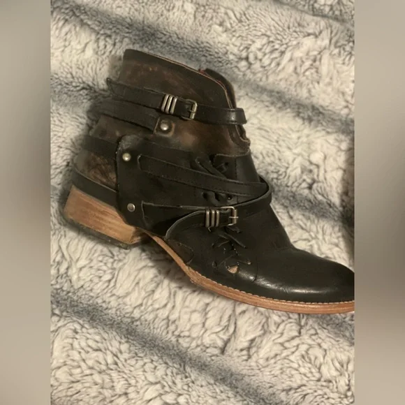 Freebird Black and Brown Ankle Boots - Picture 4 of 4